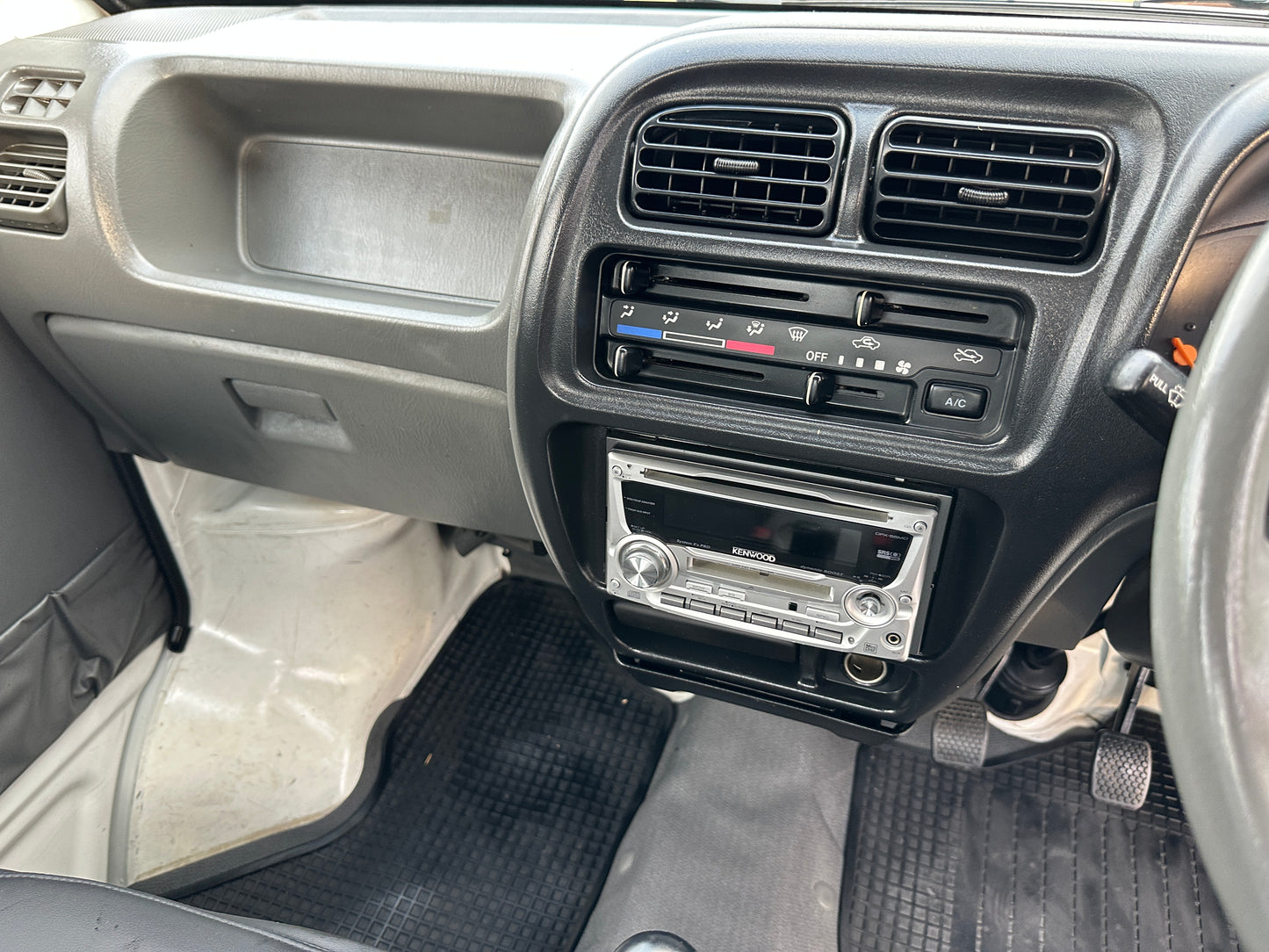 2001 SUZUKI CARRY -FUEL INJECTED- A/C — LOT#870