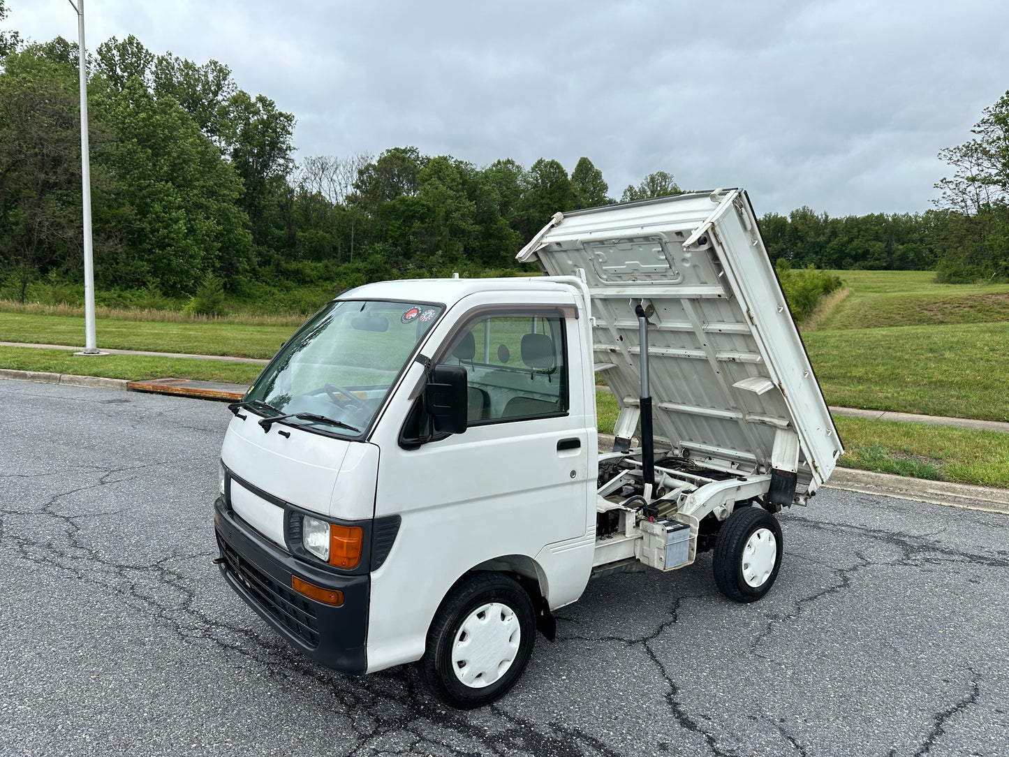 1997 DAIHATSU HIJET DUMP TRUCK 4WD - DIFF LOCK - 2 SPEED TRANSFER-CASE — LOT#895