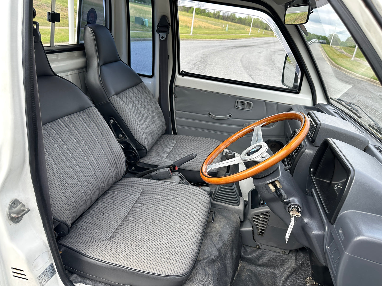 FULLY SERVICED - 1993 DAIHATSU HIJET JUMBO CUSTOM 4WD - AIR CONDITIONING — LOT#707