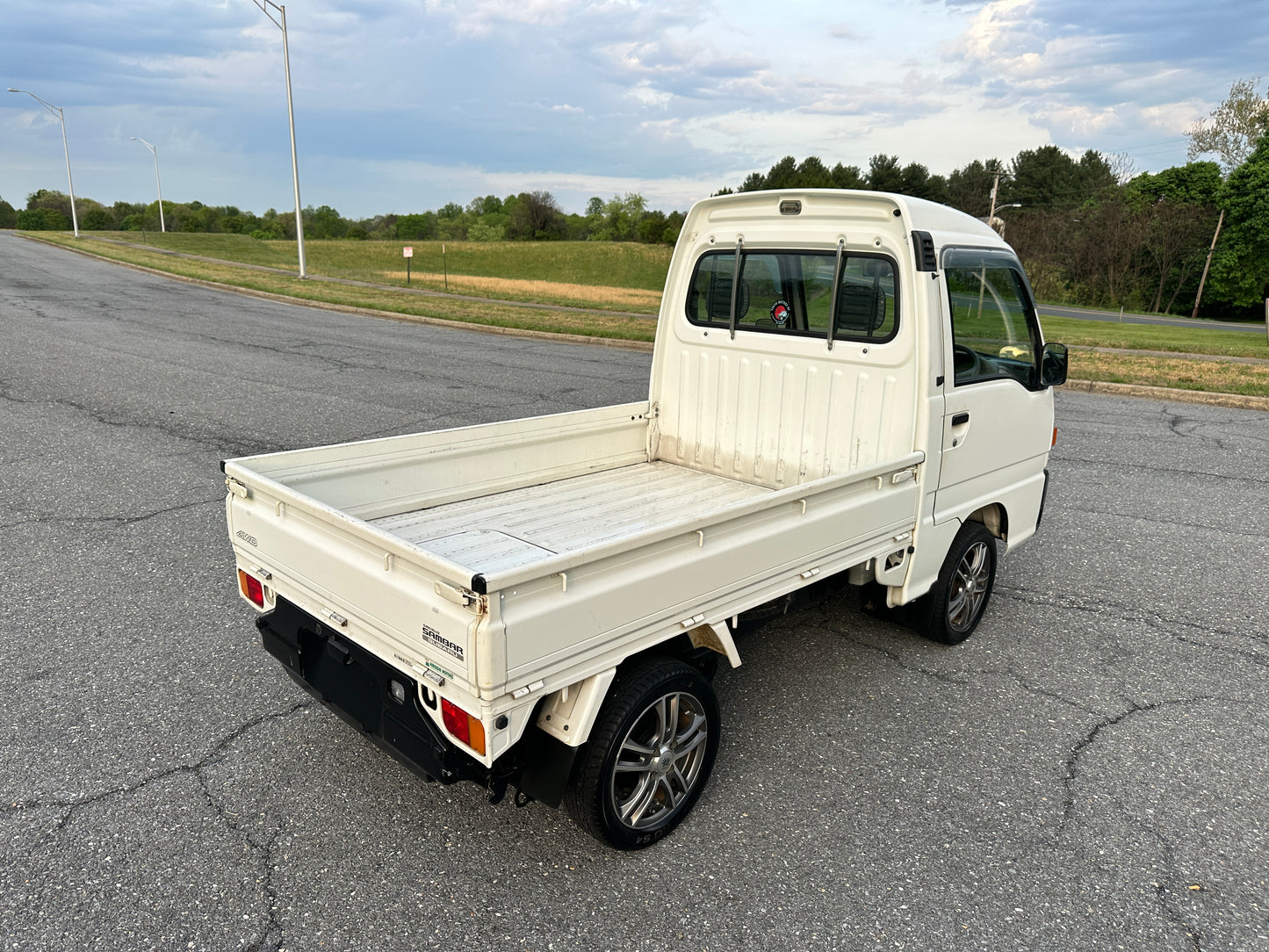 1998 SUBARU SAMBAR SUPER DELUXE - HIGH ROOF - 4WD - 5 SPEED - LOT#865