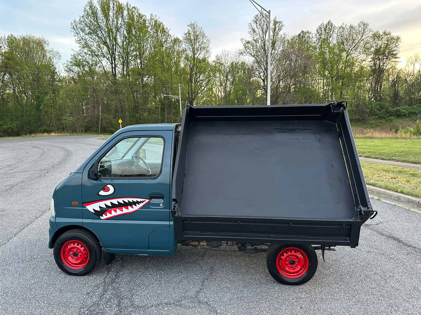2000 SUZUKI CARRY 3-WAY DUMP TRUCK - 4WD - FUEL INJECTED- A/C - CUSTOM PAINTED — LOT#774