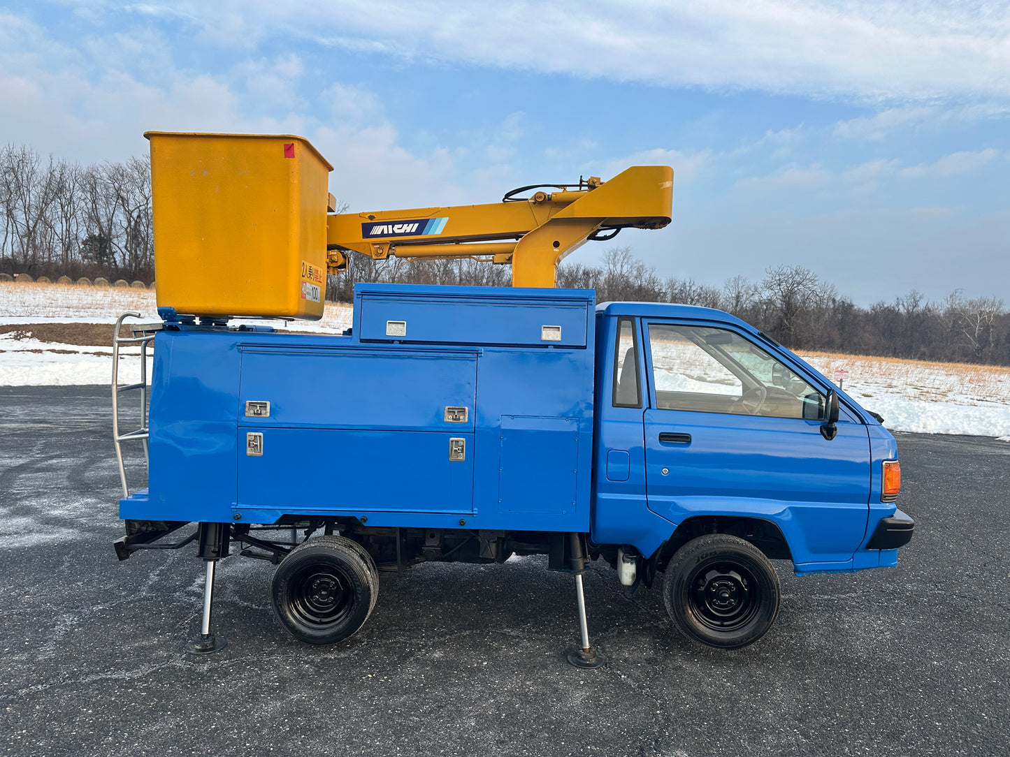 1991 TOYOTA TOWNACE AICHI BUCKET TRUCK - DIESEL — LOT#784