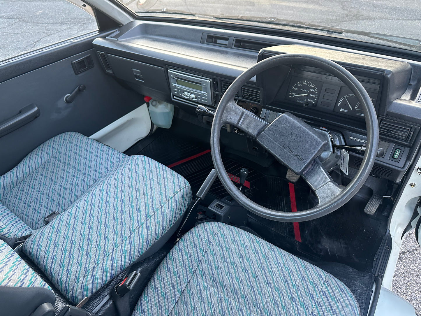 1996 TOYOTA LITEACE YM65 - 4WD - 10,931 Miles - LONG BED VERSION - AIR CONDITIONING — LOT#729