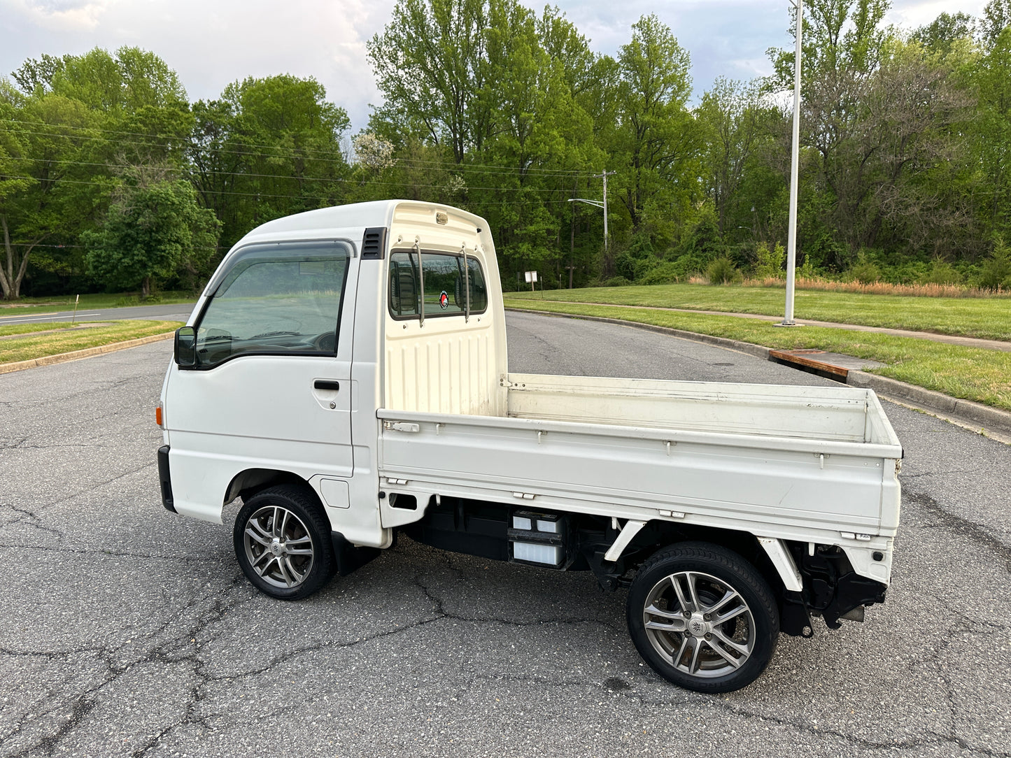 1998 SUBARU SAMBAR SUPER DELUXE - HIGH ROOF - 4WD - 5 SPEED - LOT#865