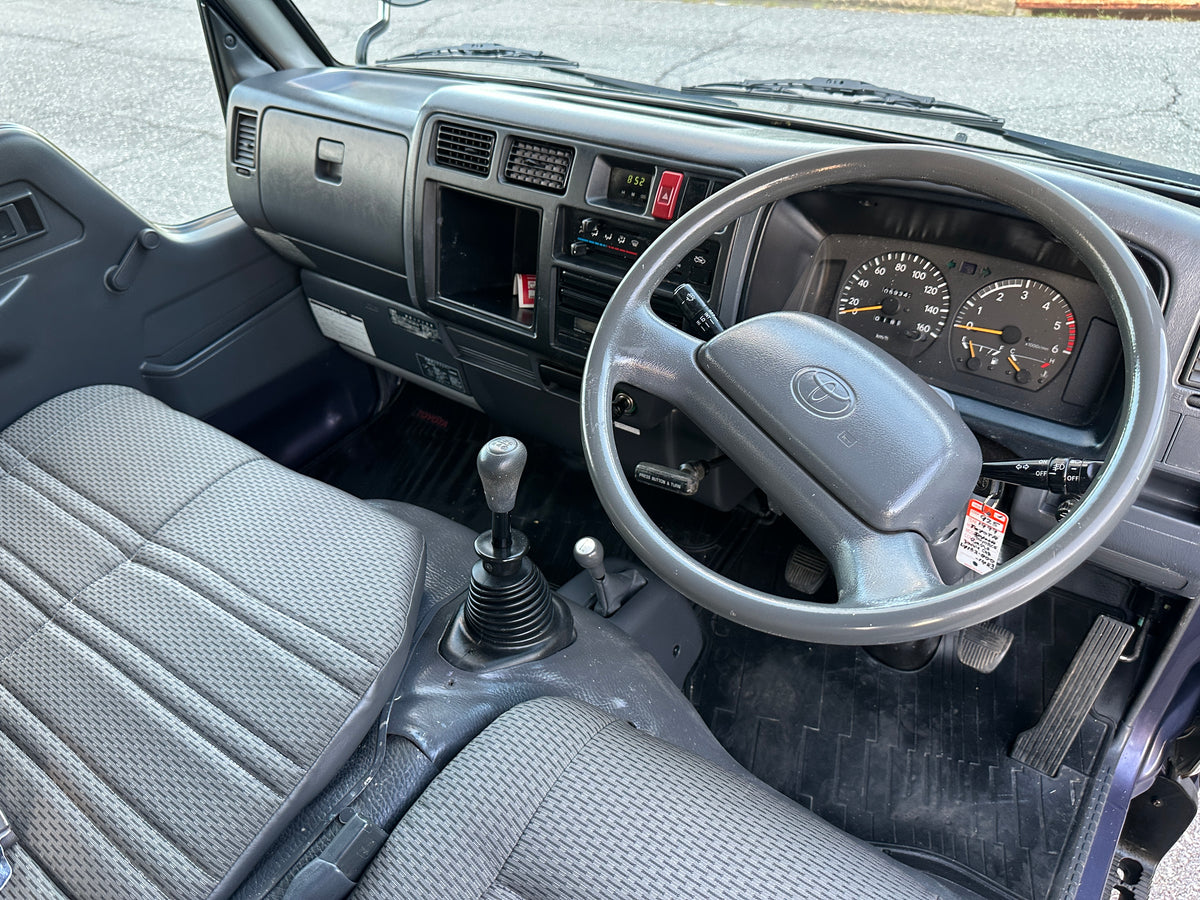 1999 TOYOTA TOYOACE 4WD DOUBLE CAB LY162 - DIESEL - 5 SPEED - 36k Miles — LOT#925