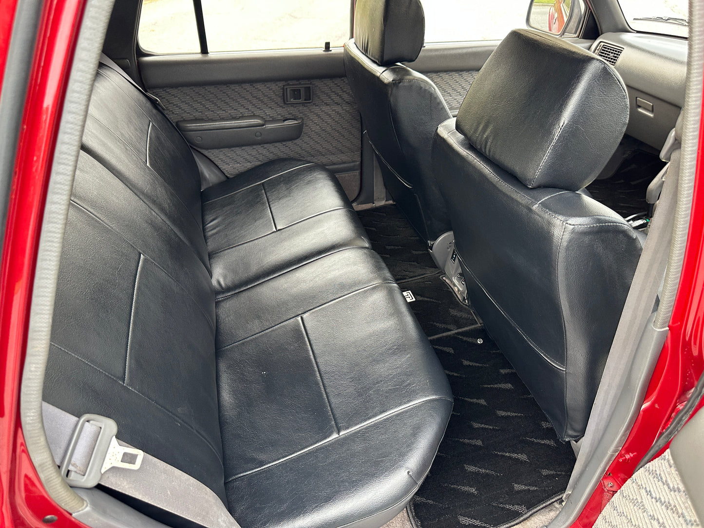1995 TOYOTA HILUX SURF SSR-X - 4WD - TURBO DIESEL — LOT#576
