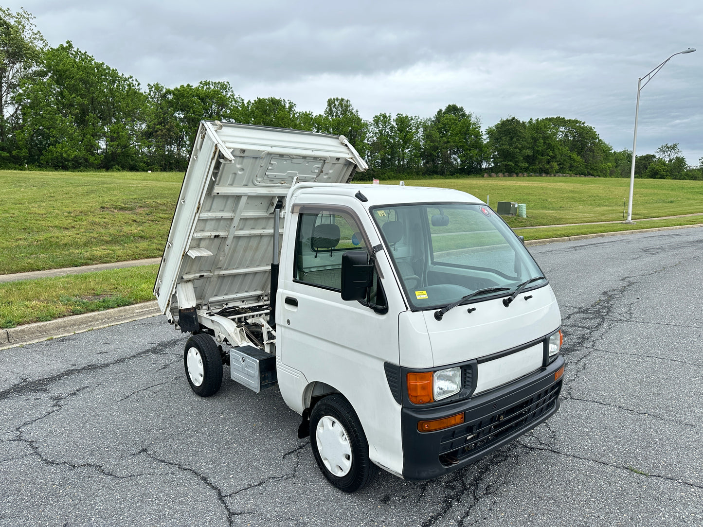 1997 DAIHATSU HIJET DUMP TRUCK 4WD - DIFF LOCK - 2 SPEED TRANSFER-CASE — LOT#895