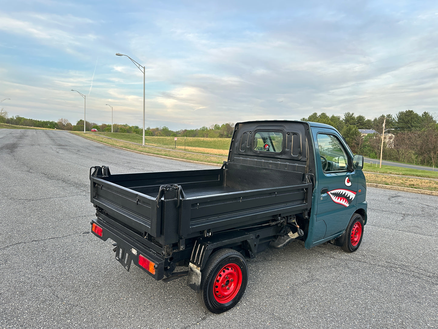 2000 SUZUKI CARRY 3-WAY DUMP TRUCK - 4WD - FUEL INJECTED- A/C - CUSTOM PAINTED — LOT#774