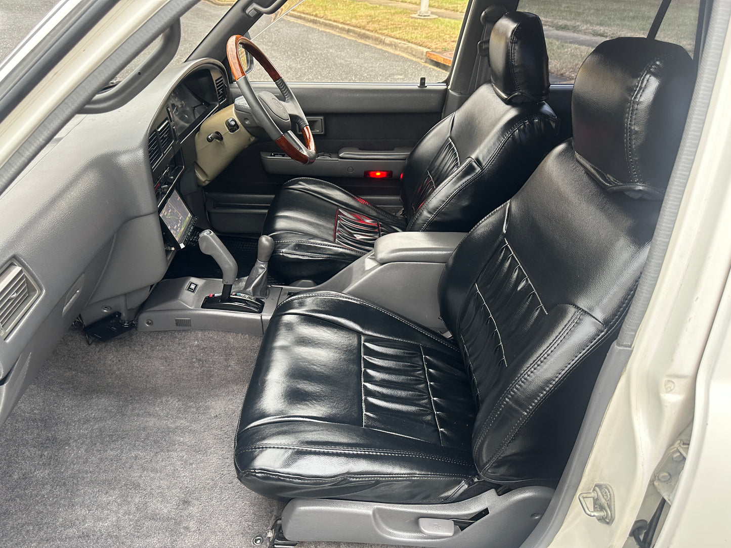 1995 TOYOTA HILUX SURF SSR-X LIMITED - 4WD - TURBO DIESEL — LOT#703