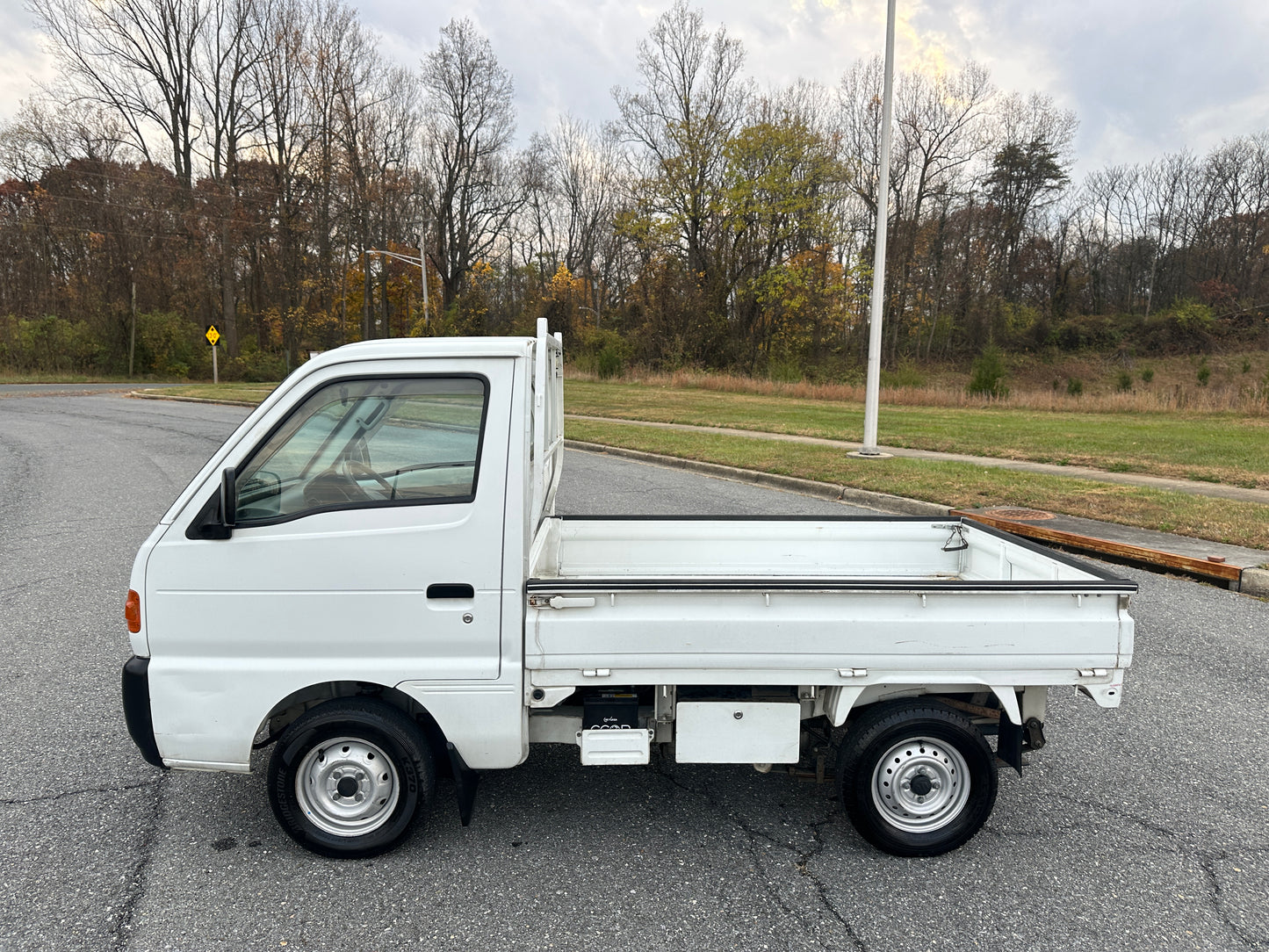 1997 SUZUKI CARRY - 4WD - AXLE LOCK - AIR CONDITIONING — LOT#672