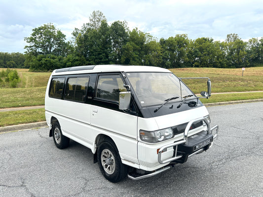 1992 MITSUBISHI DELICA STAR WAGON 4WD SUPER EXCEED - TURBO DIESEL — LOT#633