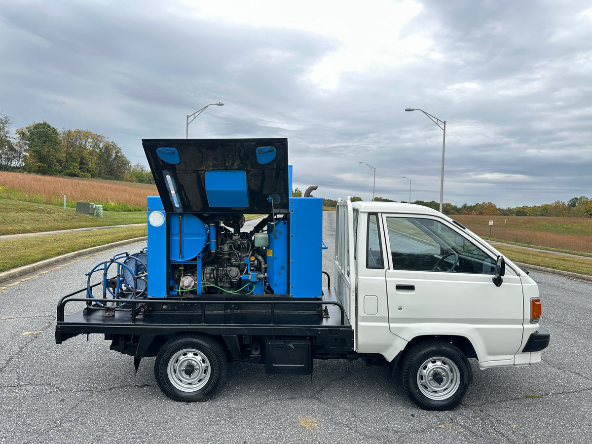 1992 TOYOTA TOWNACE AIR COMPRESSOR TRUCK - DIESEL - 17k MILES — LOT#958