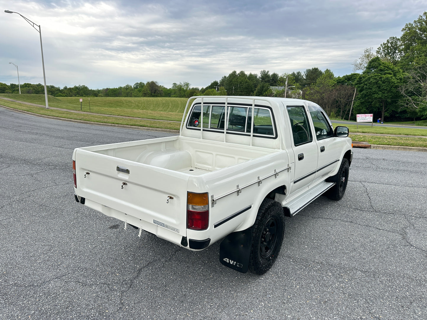 1992 TOYOTA HILUX SSR LN107 DOUBLE CAB PICKUP - DIESEL - 4x4 - 5 SPEED MANUAL - FULLY SERVICED - LOT#757