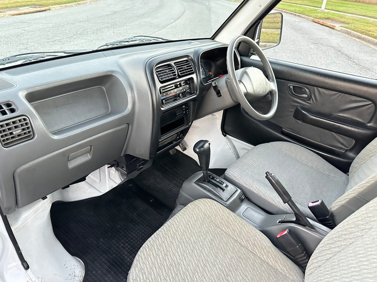 “UNICORN” 1999 SUZUKI CARRY TURBO 4WD - AUTOMATIC TRANSMISSION - A/C - 19k MILES — LOT#997