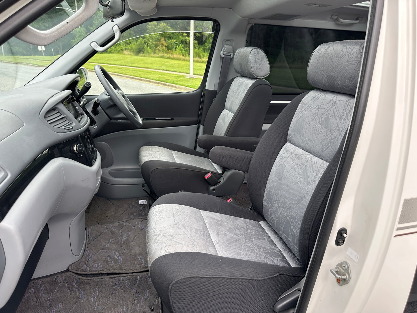 2000 TOYOTA TOURING HIACE - GASOLINE - 47,239 MILES — LOT#765