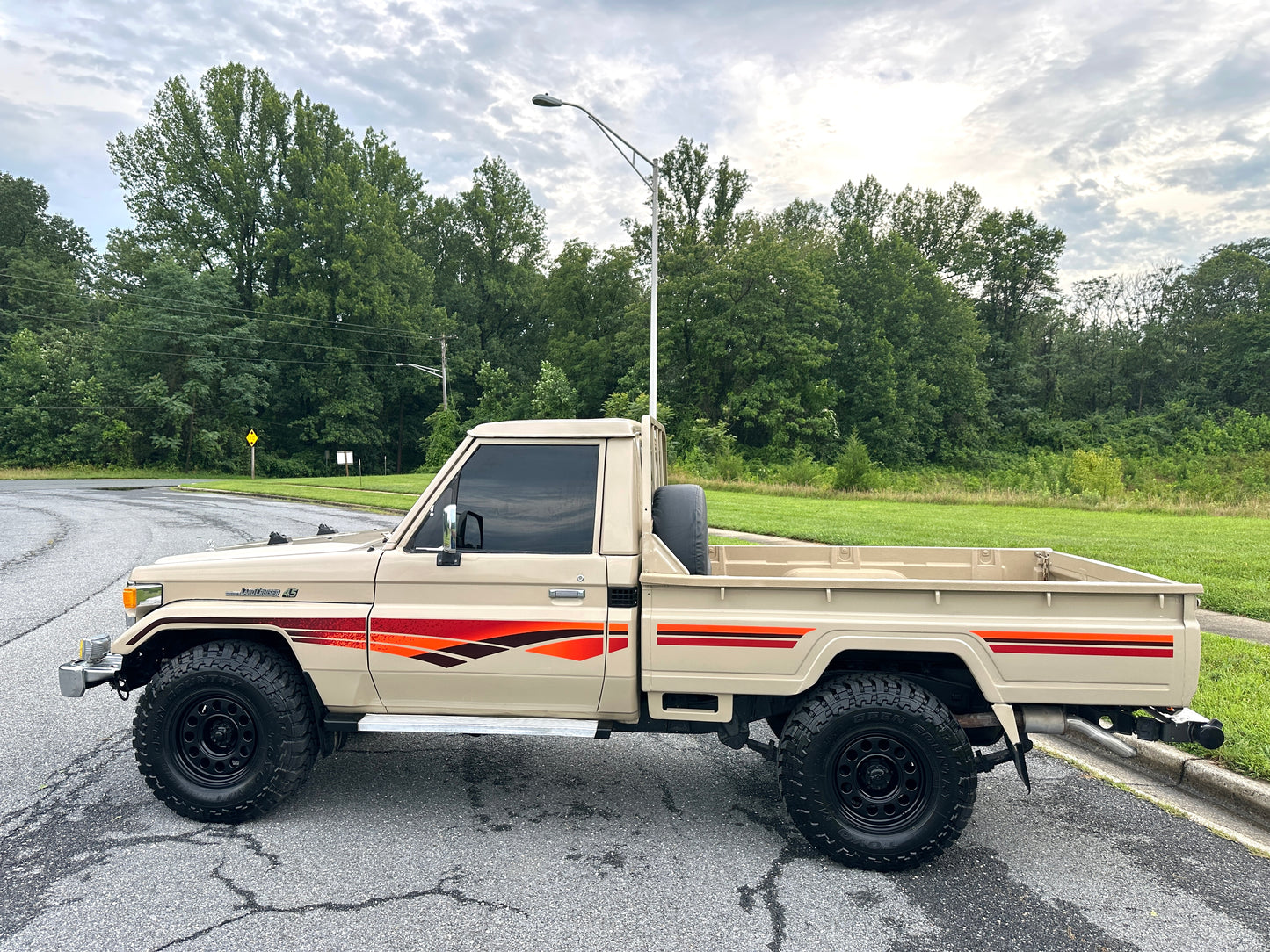1999 TOYOTA LAND CRUISER FZJ75 PICKUP 4WD - GCC SPEC - LEFT HAND DRIVE - 5 SPEED MANUAL — LOT#857