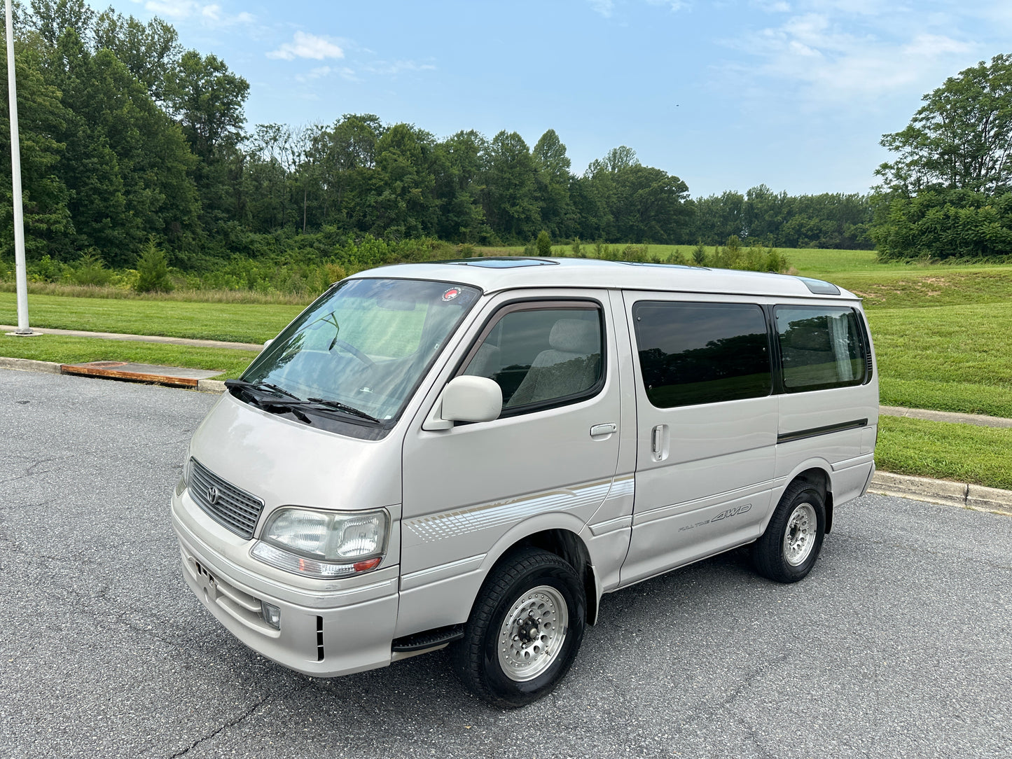 1998 TOYOTA HIACE SUPER CUSTOM G KZH106 4WD - TURBO DIESEL — LOT#722