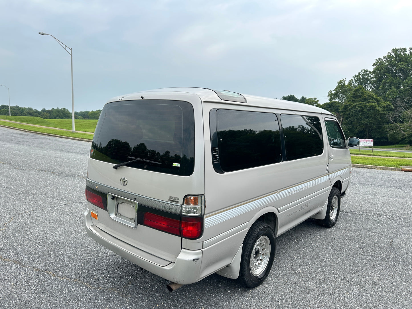 1998 TOYOTA HIACE SUPER CUSTOM G KZH106 4WD - TURBO DIESEL — LOT#722