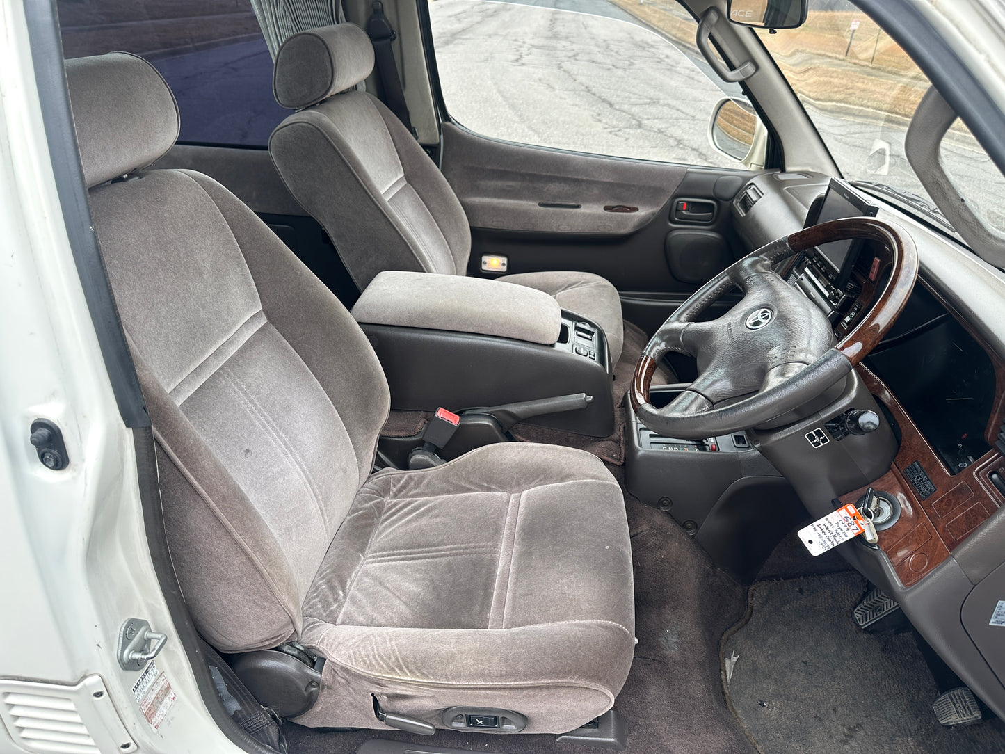 1999 TOYOTA HIACE SUPER CUSTOM LIMITED 4WD - INTERCOOLED TURBO DIESEL — LOT#687