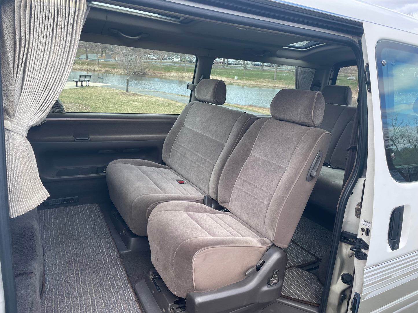 1997 TOYOTA HIACE SUPER CUSTOM LIVING SALOON EX KZH100