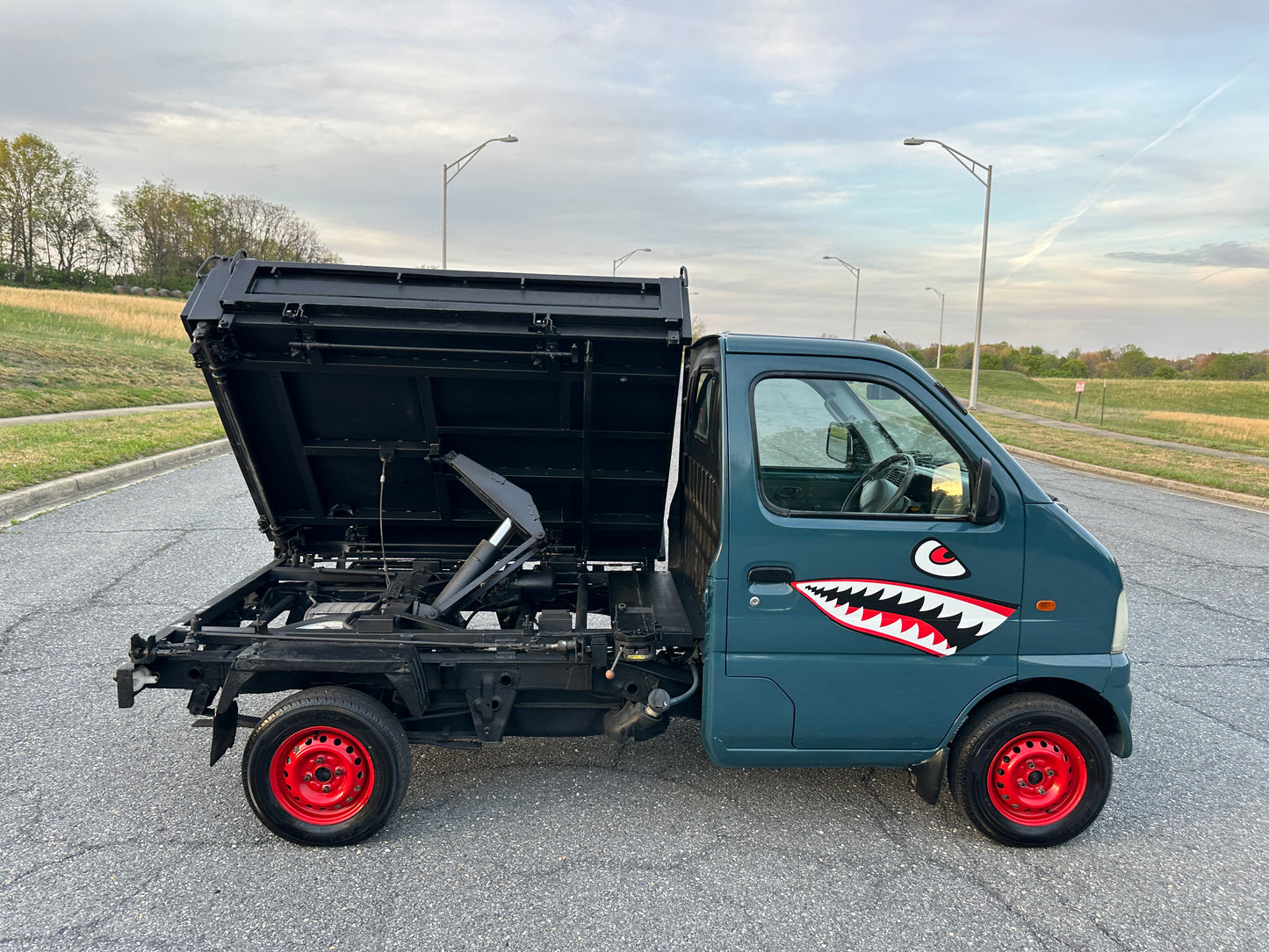 2000 SUZUKI CARRY 3-WAY DUMP TRUCK - 4WD - FUEL INJECTED- A/C - CUSTOM PAINTED — LOT#774