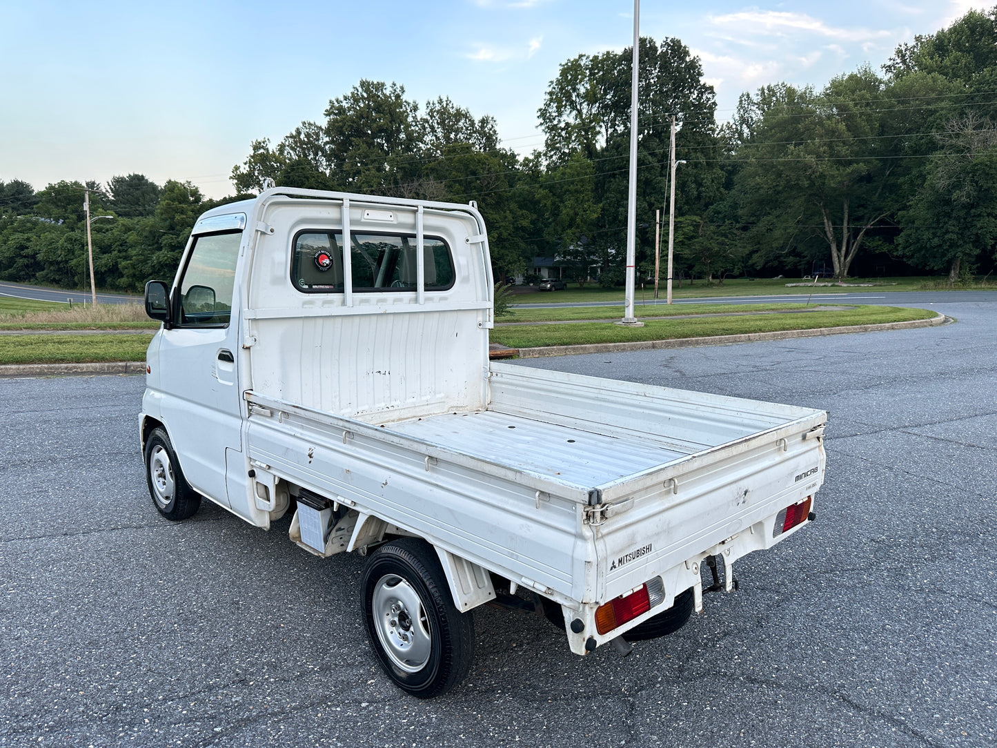 2000 MITSUBISHI MINICAB - FUEL INJECTED - POWER STEERING — LOT#587