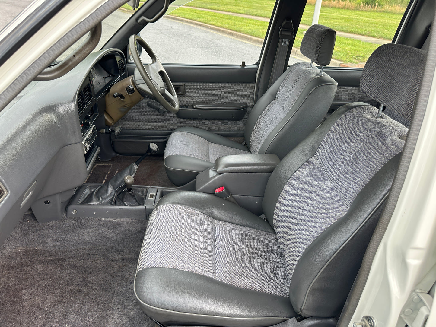 1992 TOYOTA HILUX SSR LN107 DOUBLE CAB PICKUP - DIESEL - 4x4 - 5 SPEED MANUAL - FULLY SERVICED - LOT#757