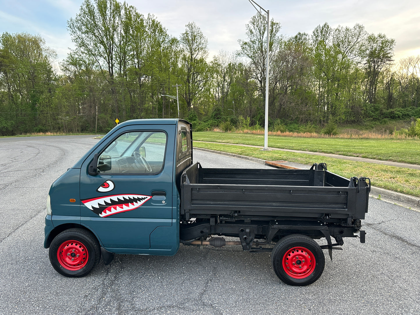 2000 SUZUKI CARRY 3-WAY DUMP TRUCK - 4WD - FUEL INJECTED- A/C - CUSTOM PAINTED — LOT#774