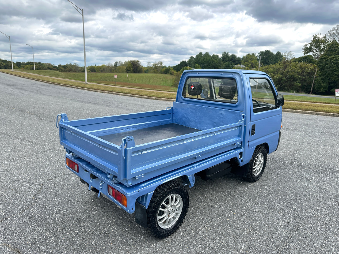 1994 HONDA ACTY DUMP 4WD - AIR CONDITIONING & CUSTOM PAINT — LOT#588