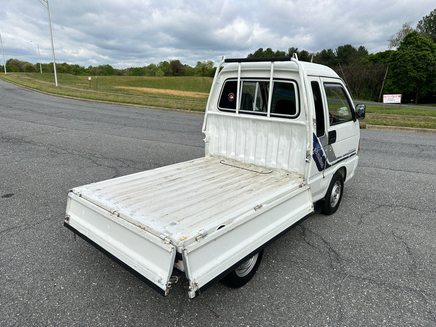 FULLY SERVICED - 1993 DAIHATSU HIJET JUMBO CUSTOM 4WD - AIR CONDITIONING — LOT#707