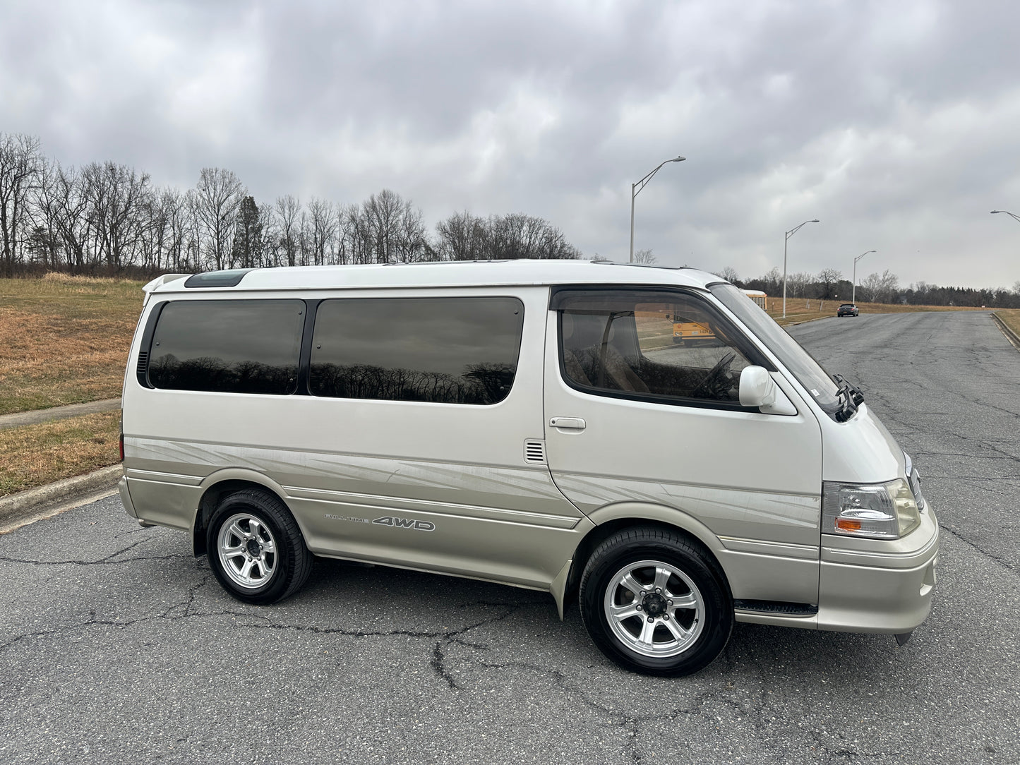 1999 TOYOTA HIACE SUPER CUSTOM LIVING SALOON EX 4WD — INTERCOOLER TURBO DIESEL — LOT#719