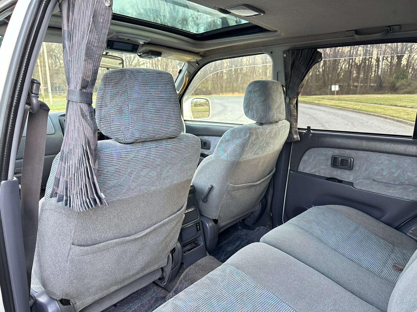 1998 TOYOTA HILUX SURF SSR-G 4x4 - “V6” Gasoline — LOT#851