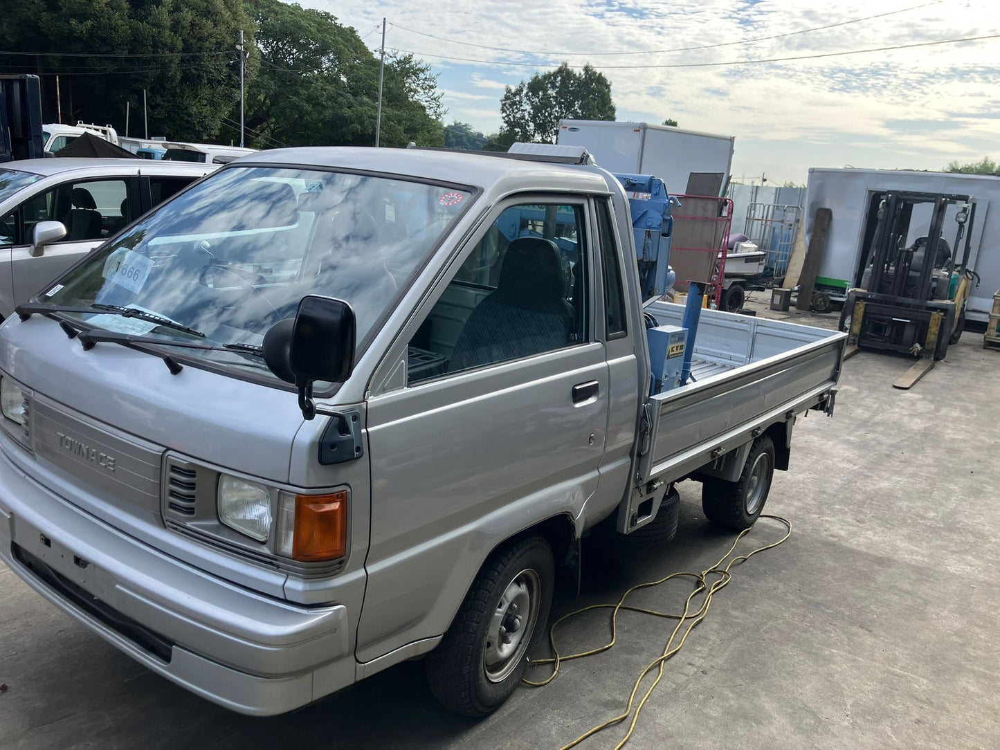 1996 TOYOTA TOWNACE CRANE TRUCK - DIESEL - 14k MILES