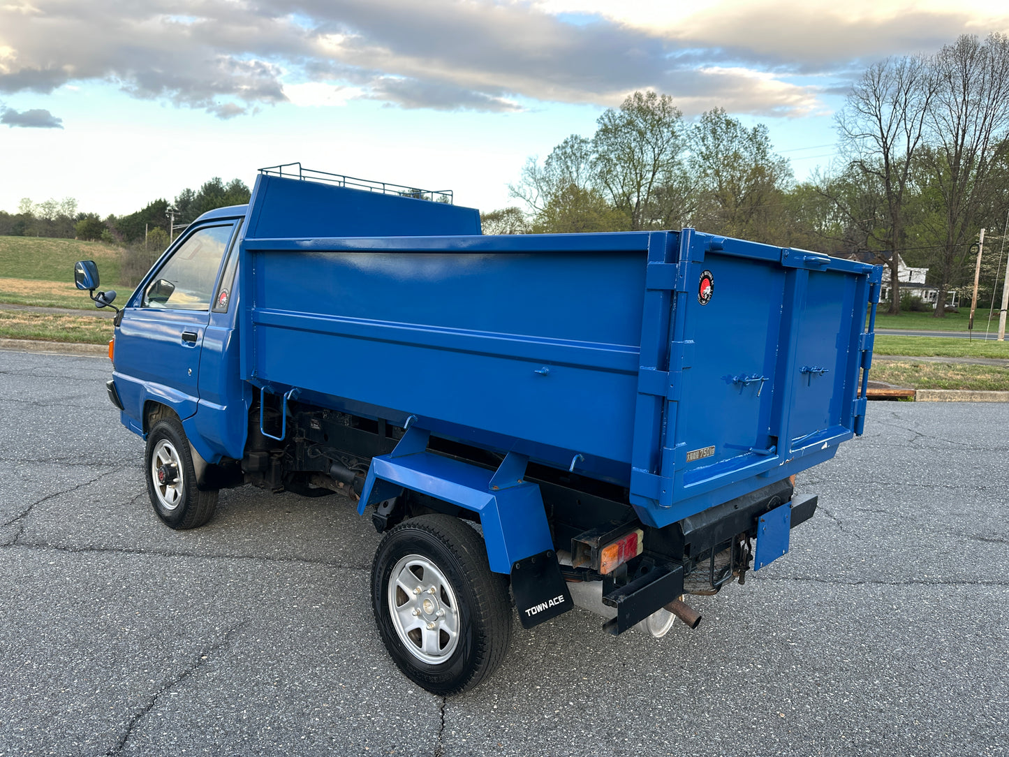 1990 TOYOTA TOWNACE HIGH-SIDE DUMP YM60
