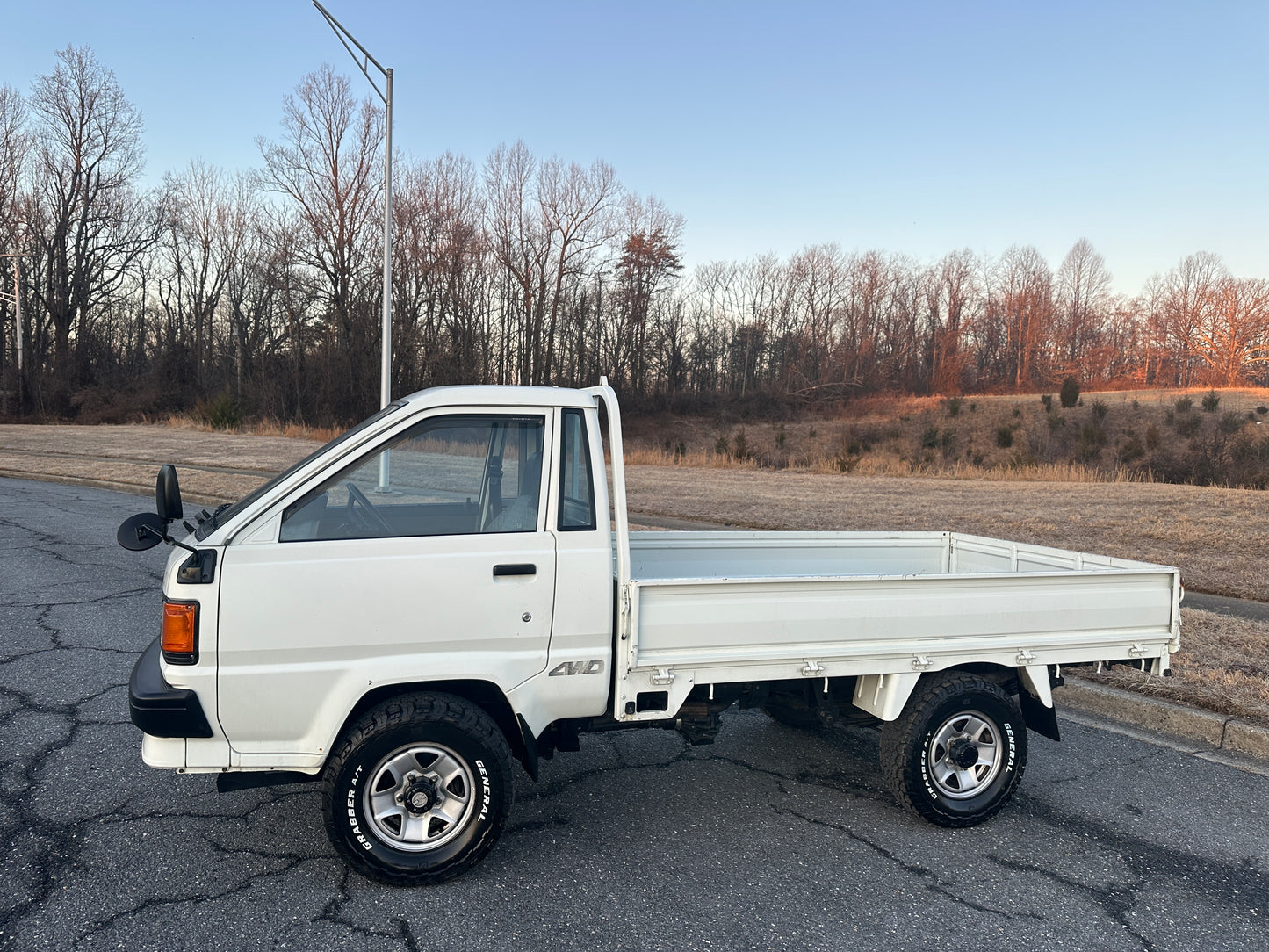 1996 TOYOTA LITEACE YM65 - 4WD - 10,931 Miles - LONG BED VERSION - AIR CONDITIONING — LOT#729