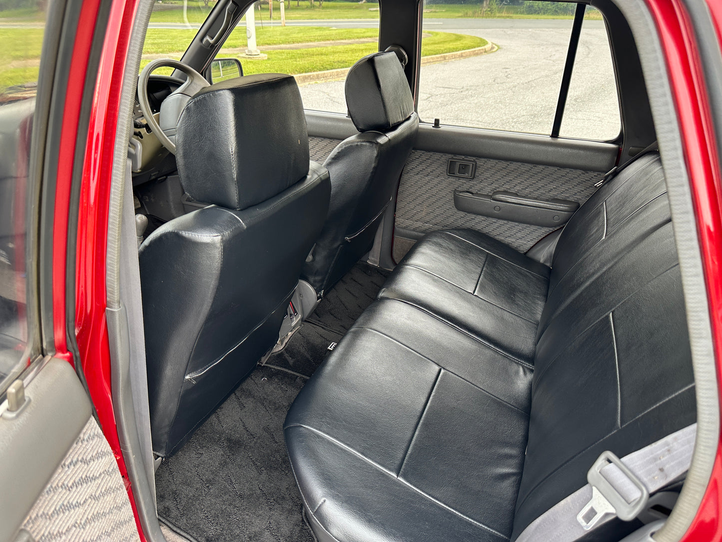 1995 TOYOTA HILUX SURF SSR-X - 4WD - TURBO DIESEL — LOT#576