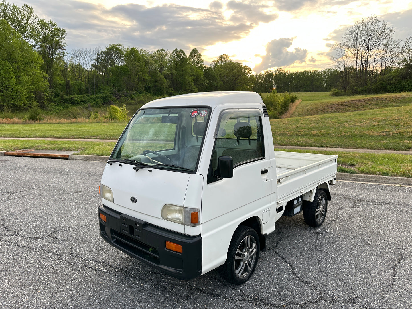 1998 SUBARU SAMBAR SUPER DELUXE - HIGH ROOF - 4WD - 5 SPEED - LOT#865