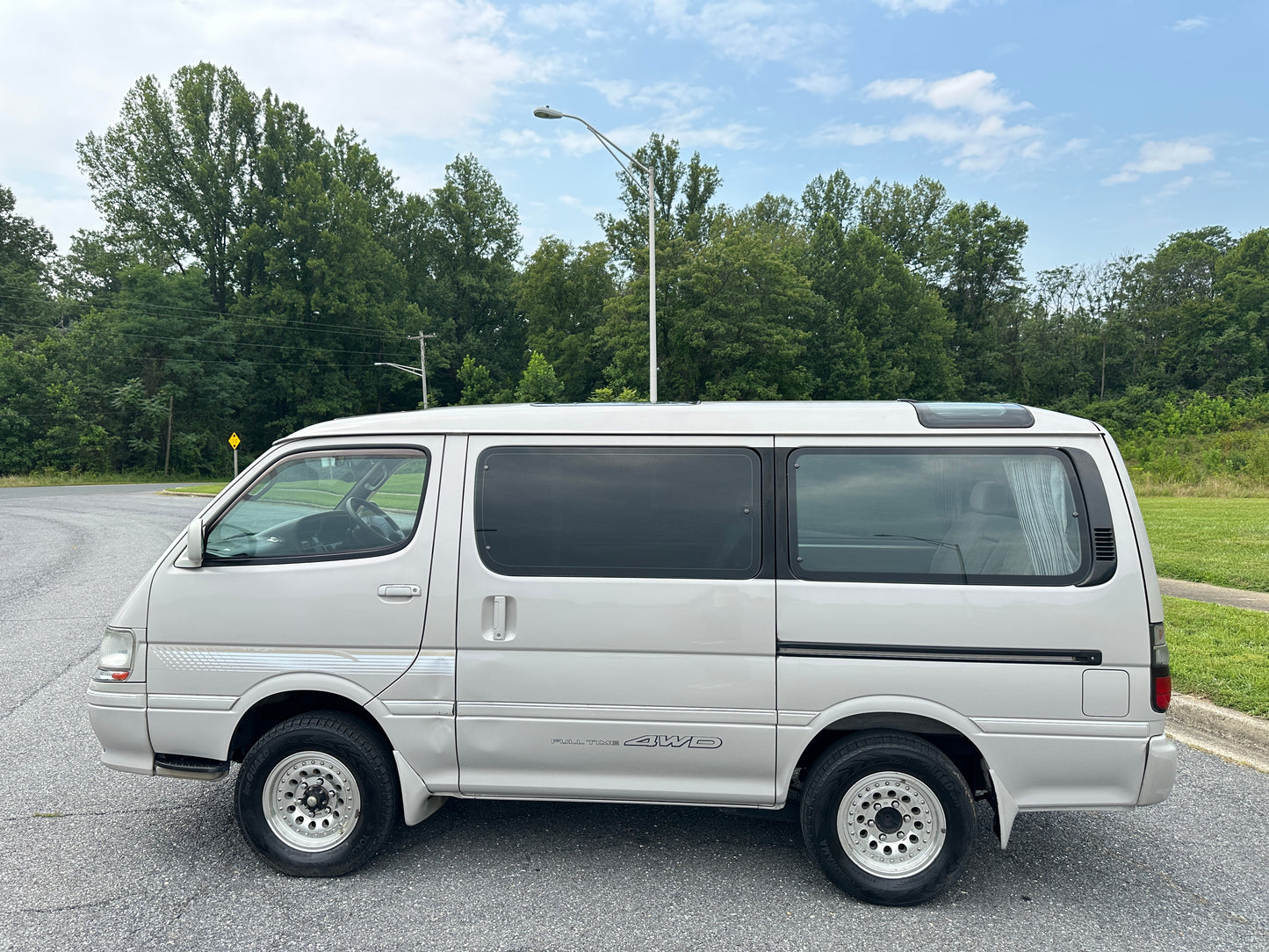 1998 TOYOTA HIACE SUPER CUSTOM G KZH106 4WD - TURBO DIESEL — LOT#722