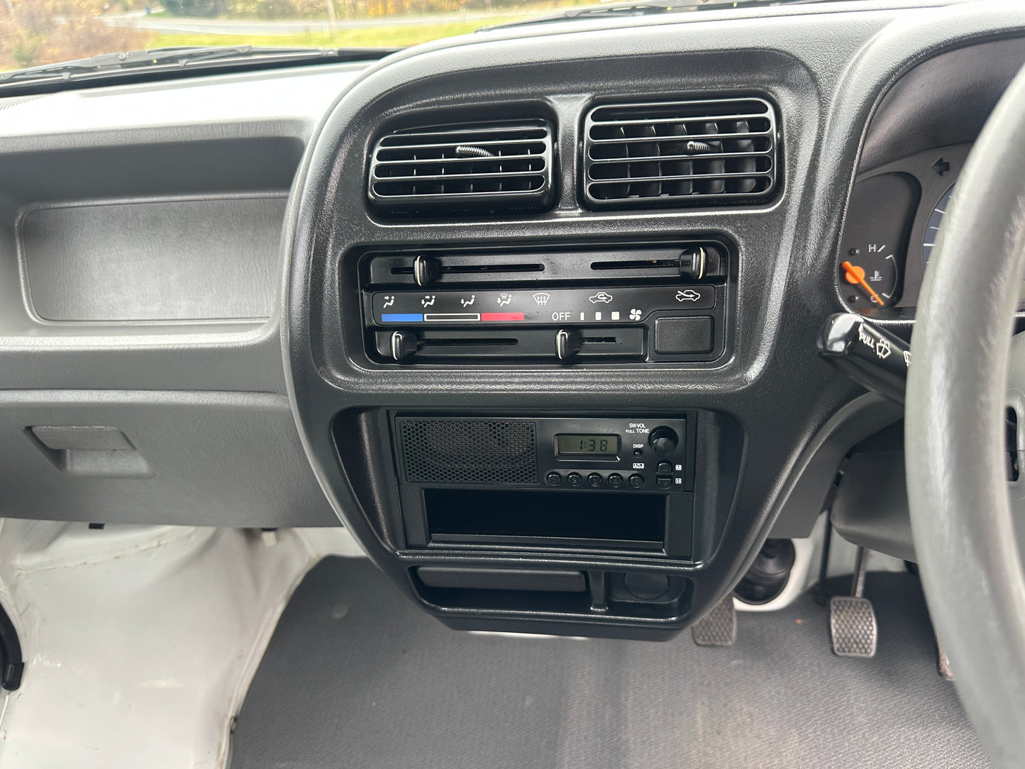 1999 SUZUKI CARRY -4WD -FUEL INJECTED -2 SPEED TRANSFER-CASE -26k MILES — LOT#680