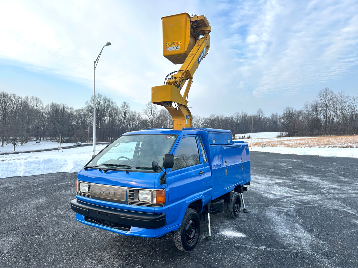 1991 TOYOTA TOWNACE AICHI BUCKET TRUCK - DIESEL — LOT#784