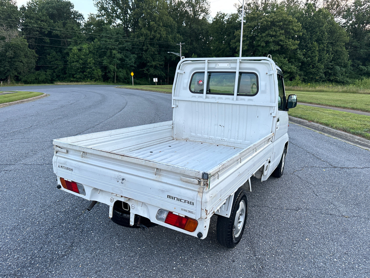 2000 MITSUBISHI MINICAB - FUEL INJECTED - POWER STEERING — LOT#587