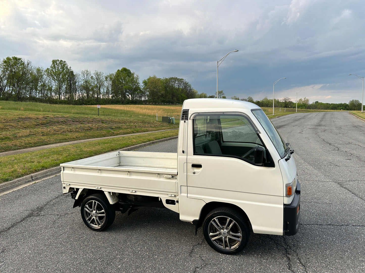 1998 SUBARU SAMBAR SUPER DELUXE - HIGH ROOF - 4WD - 5 SPEED - LOT#865