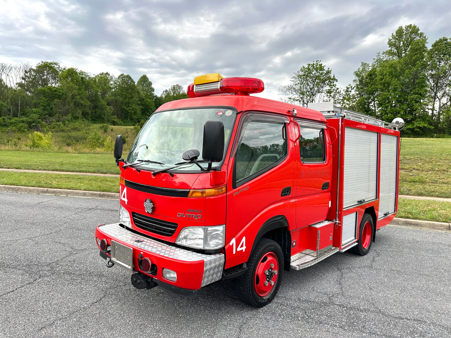 2000 HINO DUTRO 4WD JAPANESE FIRE TRUCK - 4WD - DIESEL - 5,829 MILES - A/C - FULLY FUNCTIONAL — LOT#856