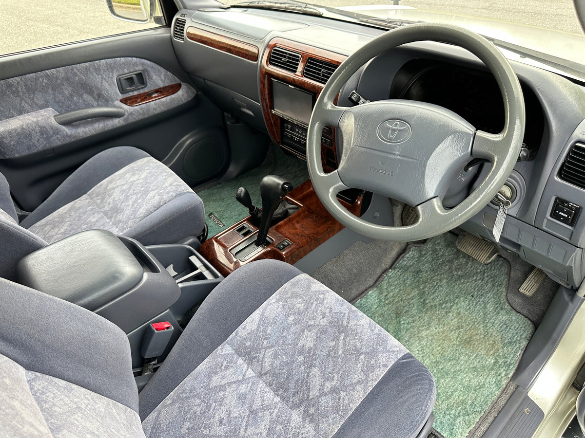2000 Toyota Land Cruiser Prado TX Limited 4WD - 4 Cylinder Gasoline — LOT#904