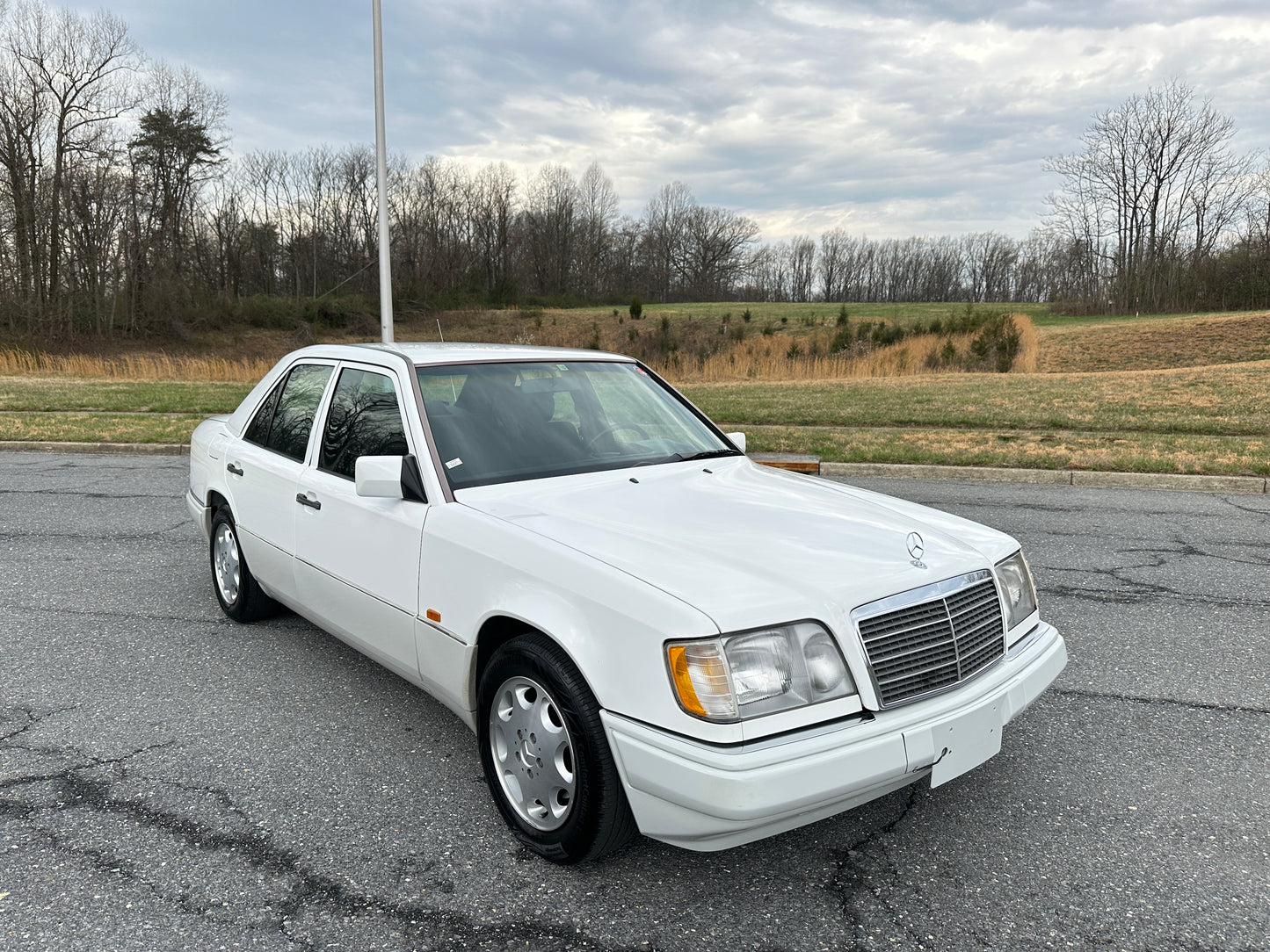 1995 JAPANESE MARKET MERCEDES BENZ E320 SEDAN