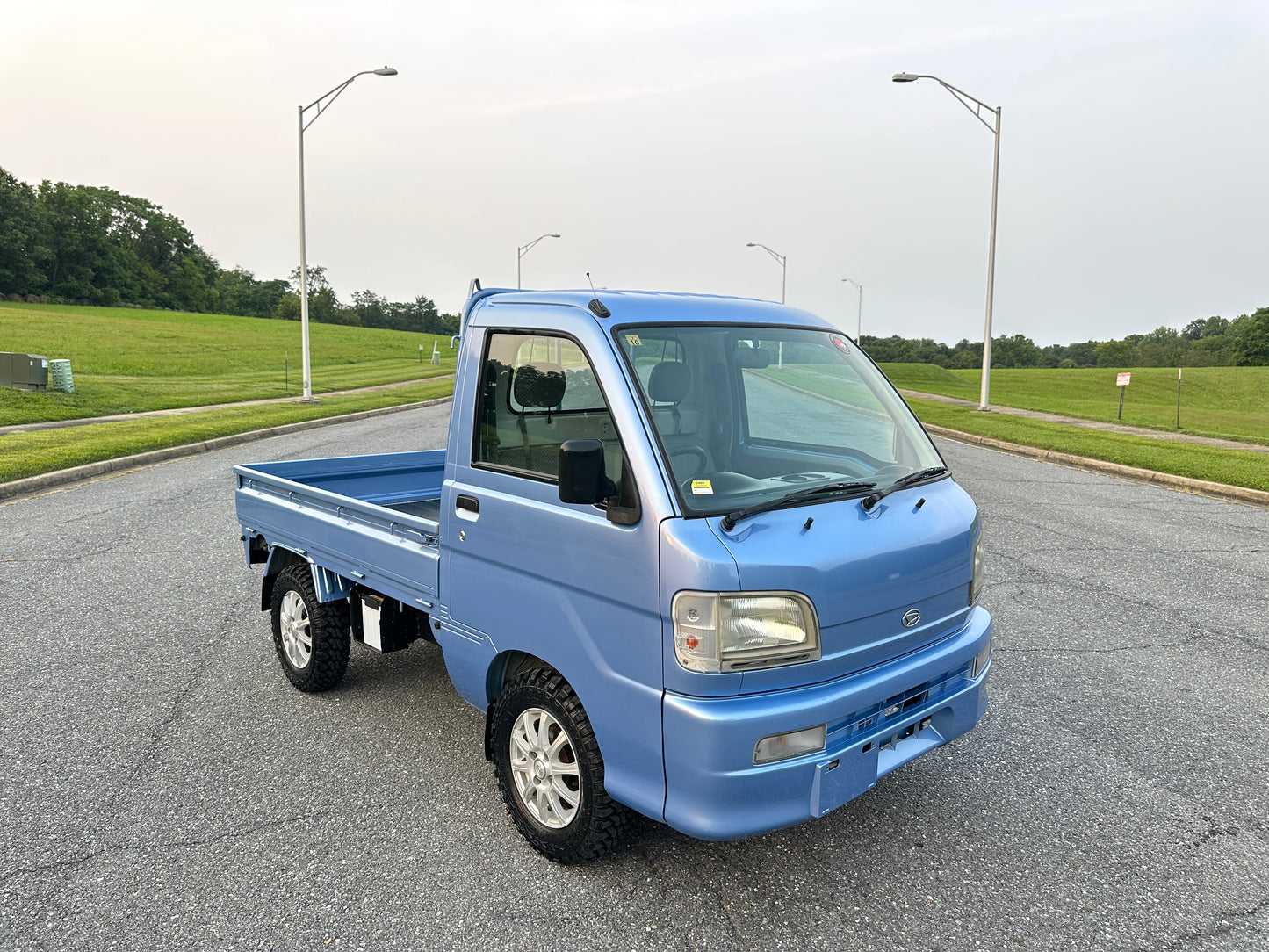 1999 DAIHATSU HIJET GD-S210P 4WD - FUEL INJECTED - 5 SPEED - A/C - CUSTOM PAINTJOB — LOT#890