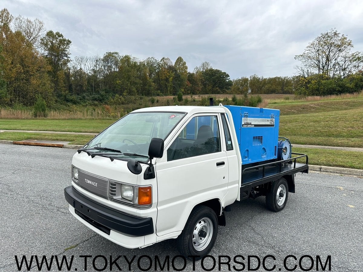 1992 TOYOTA TOWNACE AIR COMPRESSOR TRUCK - DIESEL - 17k MILES — LOT#958
