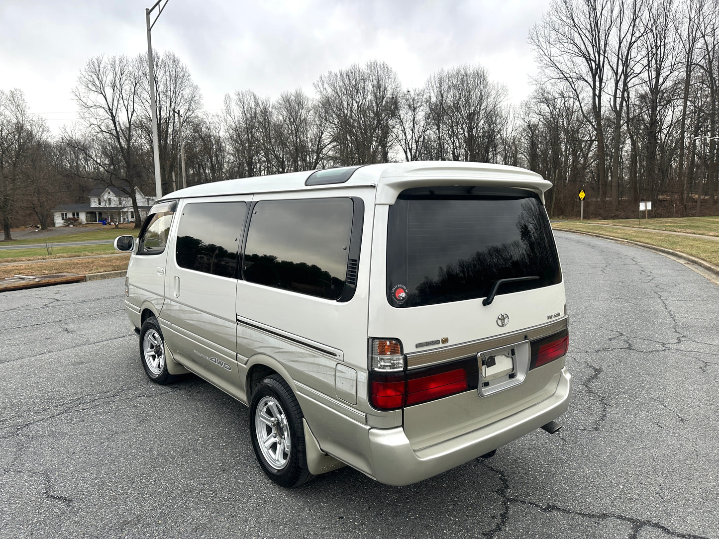 1999 TOYOTA HIACE SUPER CUSTOM LIVING SALOON EX 4WD — INTERCOOLER TURBO DIESEL — LOT#719