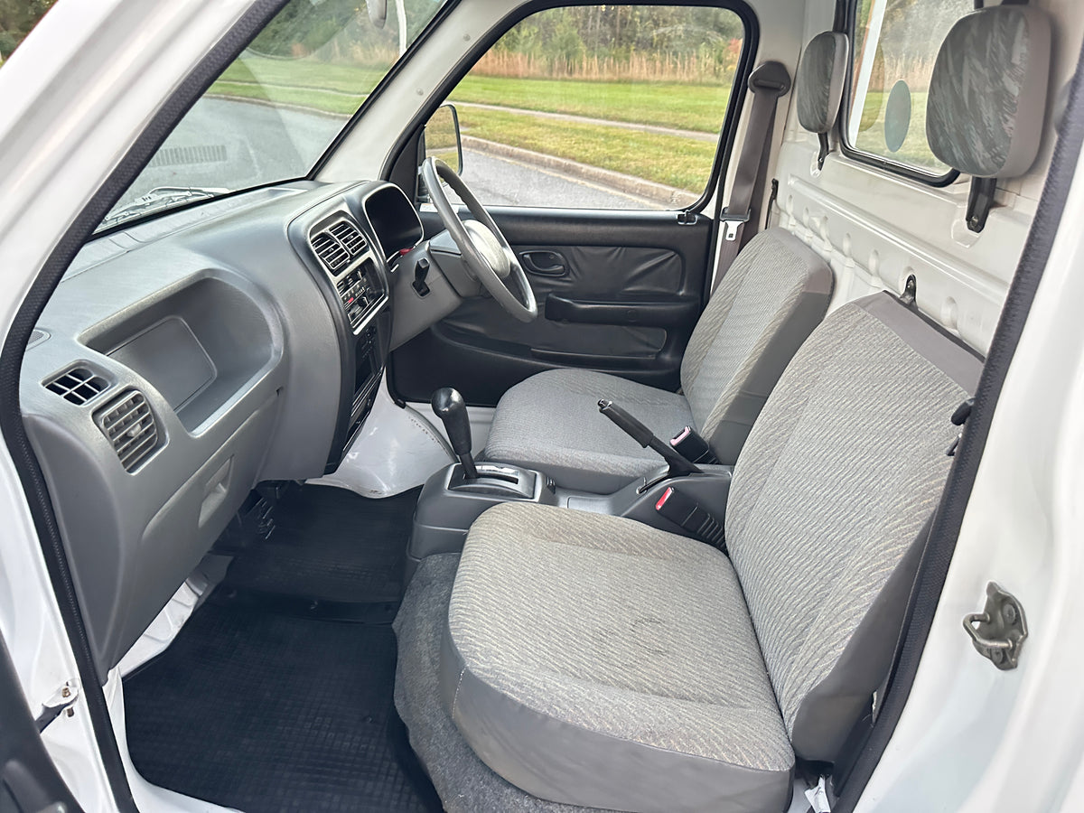 “UNICORN” 1999 SUZUKI CARRY TURBO 4WD - AUTOMATIC TRANSMISSION - A/C - 19k MILES — LOT#997
