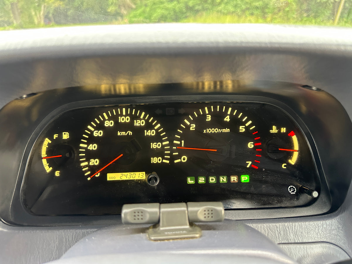 2000 Toyota Land Cruiser Prado TX Limited 4WD - 4 Cylinder Gasoline — LOT#904